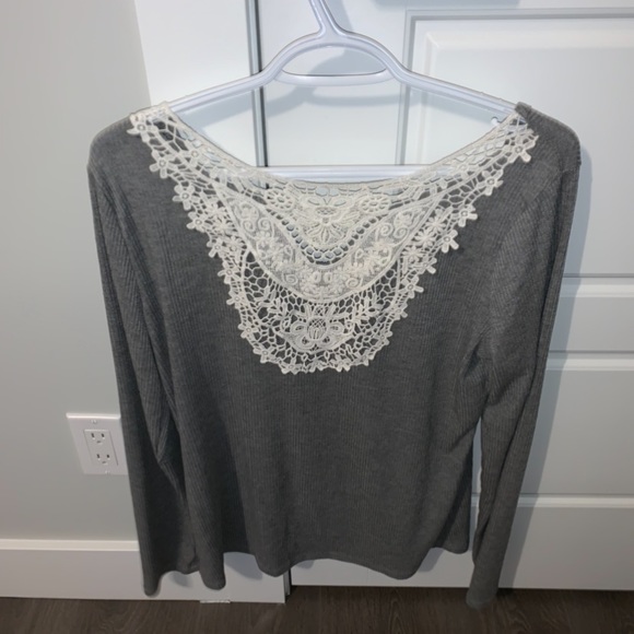 Ardene long sleeve white lace design back - Picture 1 of 2